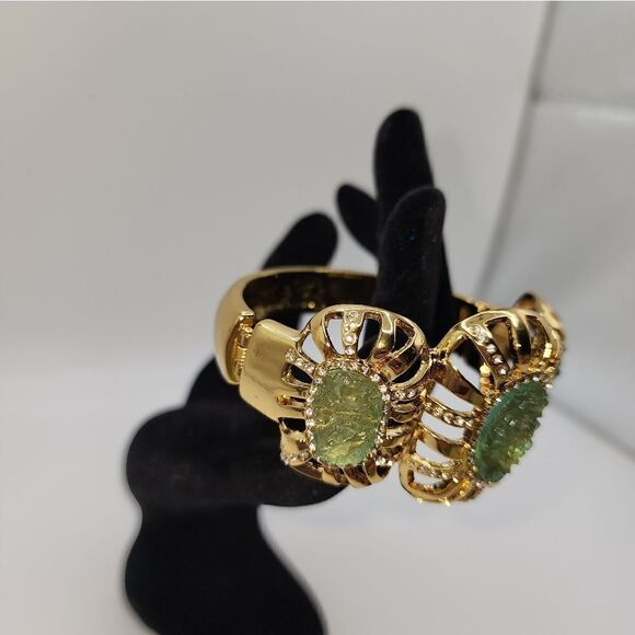 Kara Ross Goldtone Simulated Drusy Hinged Bangle NWOT - Picture 3 of 6